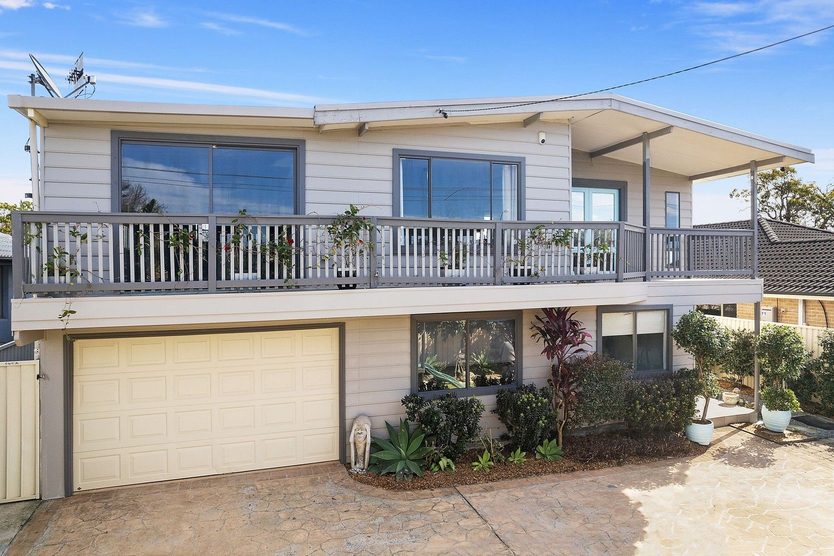 6 bedrooms House in 545 The Entrance Road BATEAU BAY NSW, 2261
