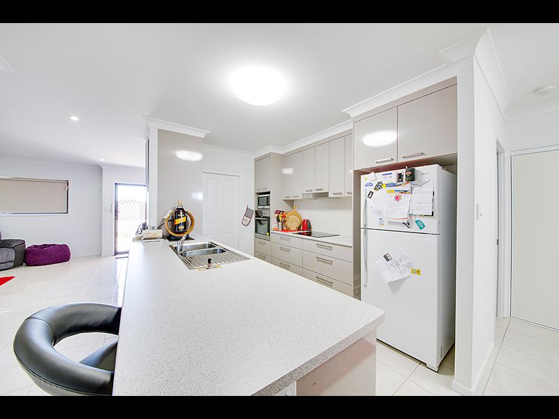 18b Peninsula Place, Rosslyn QLD 4703, Image 2