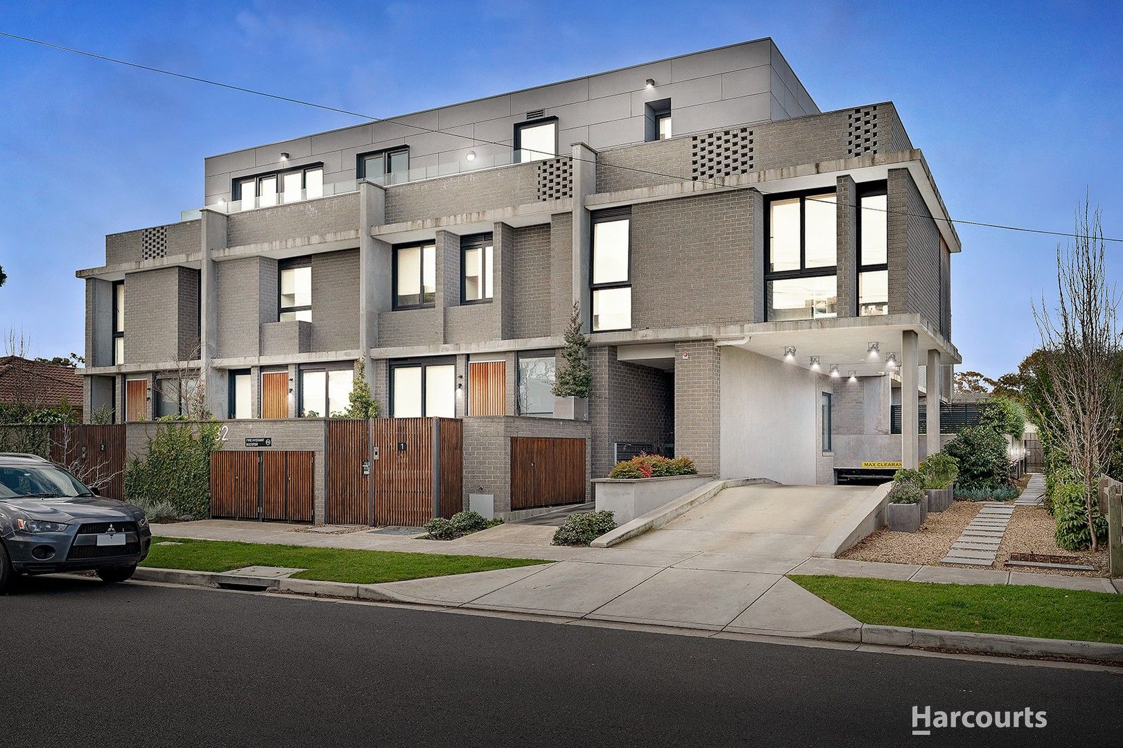 3 bedrooms Townhouse in 8/30-32 Prince Edward Avenue MCKINNON VIC, 3204