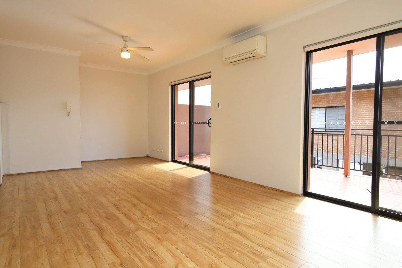 3 bedrooms Apartment / Unit / Flat in 6/126 Waterloo Road GREENACRE NSW, 2190