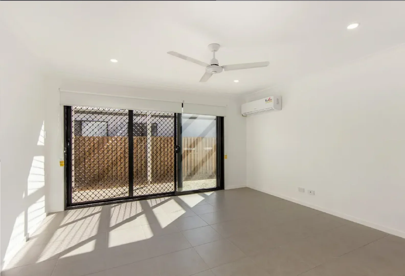 Additional image 2 of 1/20 Appian Wy, Loganlea QLD 4131