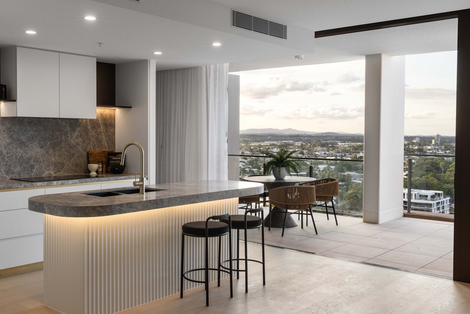 2 bedrooms Apartment / Unit / Flat in 122 Surf Parade BROADBEACH QLD, 4218