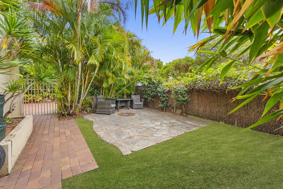 1/4 Vespa Crescent, Bundall QLD 4217, Image 2