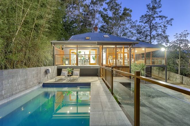 26 Moyston Street Fireplace Garden