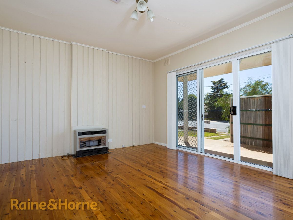 266 Lake Albert Road, Kooringal NSW 2650, Image 2