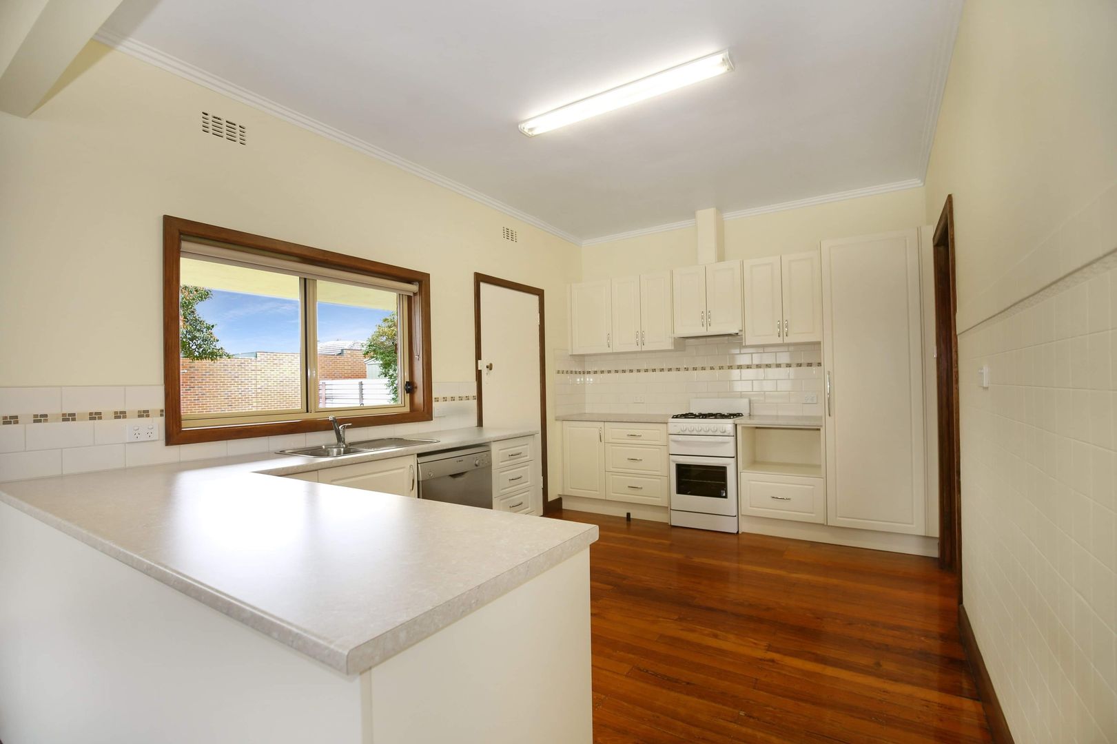 25 Peart Street, Leongatha VIC 3953 House For Rent 400 Domain
