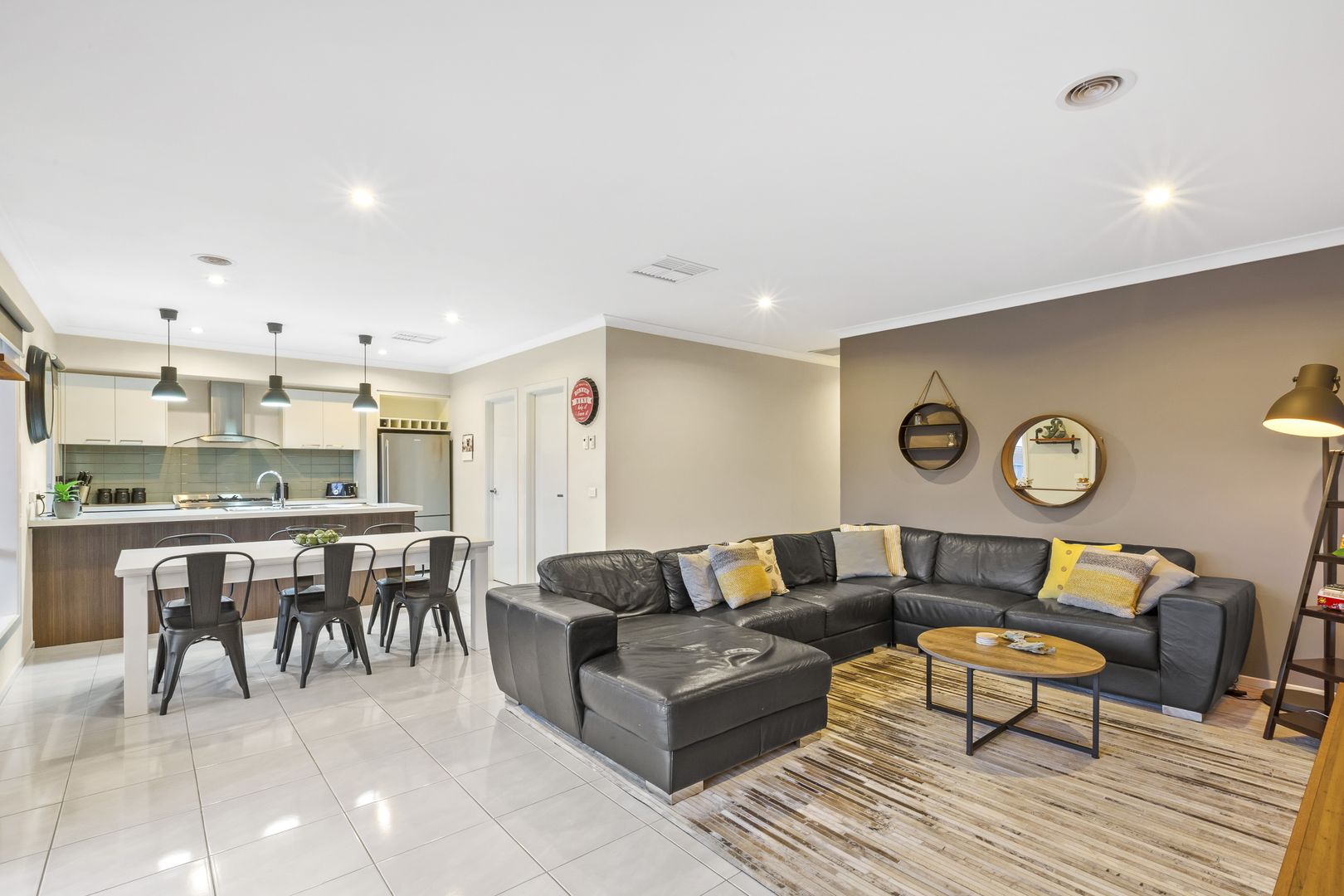 27 Riviera Drive, Hillside VIC 3037, Image 1