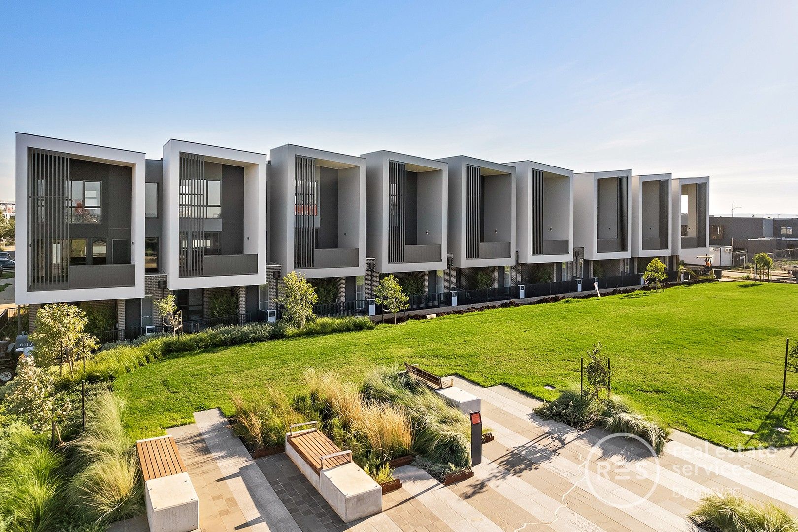 4 bedrooms Townhouse in 1 Teddy Walk AINTREE VIC, 3336