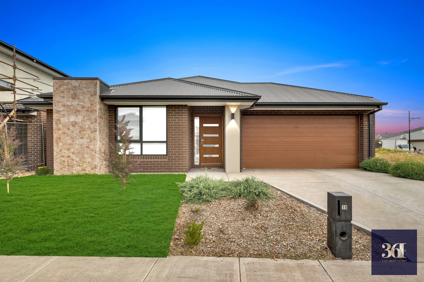 4 bedrooms House in 10 Saltaire Drive STRATHTULLOH VIC, 3338