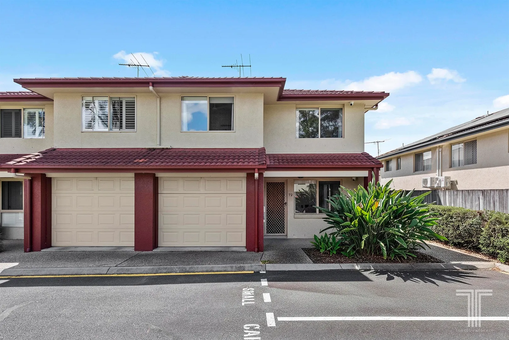 Renovated Park-Facing Townhouse in a Convenient Location