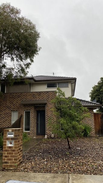 3 bedrooms Townhouse in 2/8 John Street OAK PARK VIC, 3046
