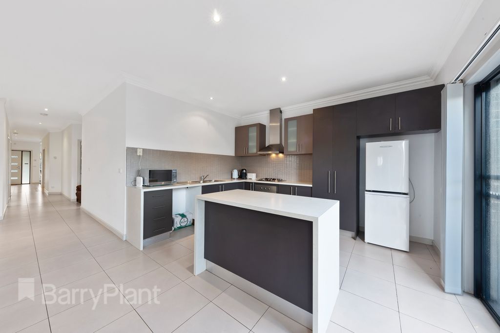 23 Viewbank Walk, Caroline Springs VIC 3023, Image 1