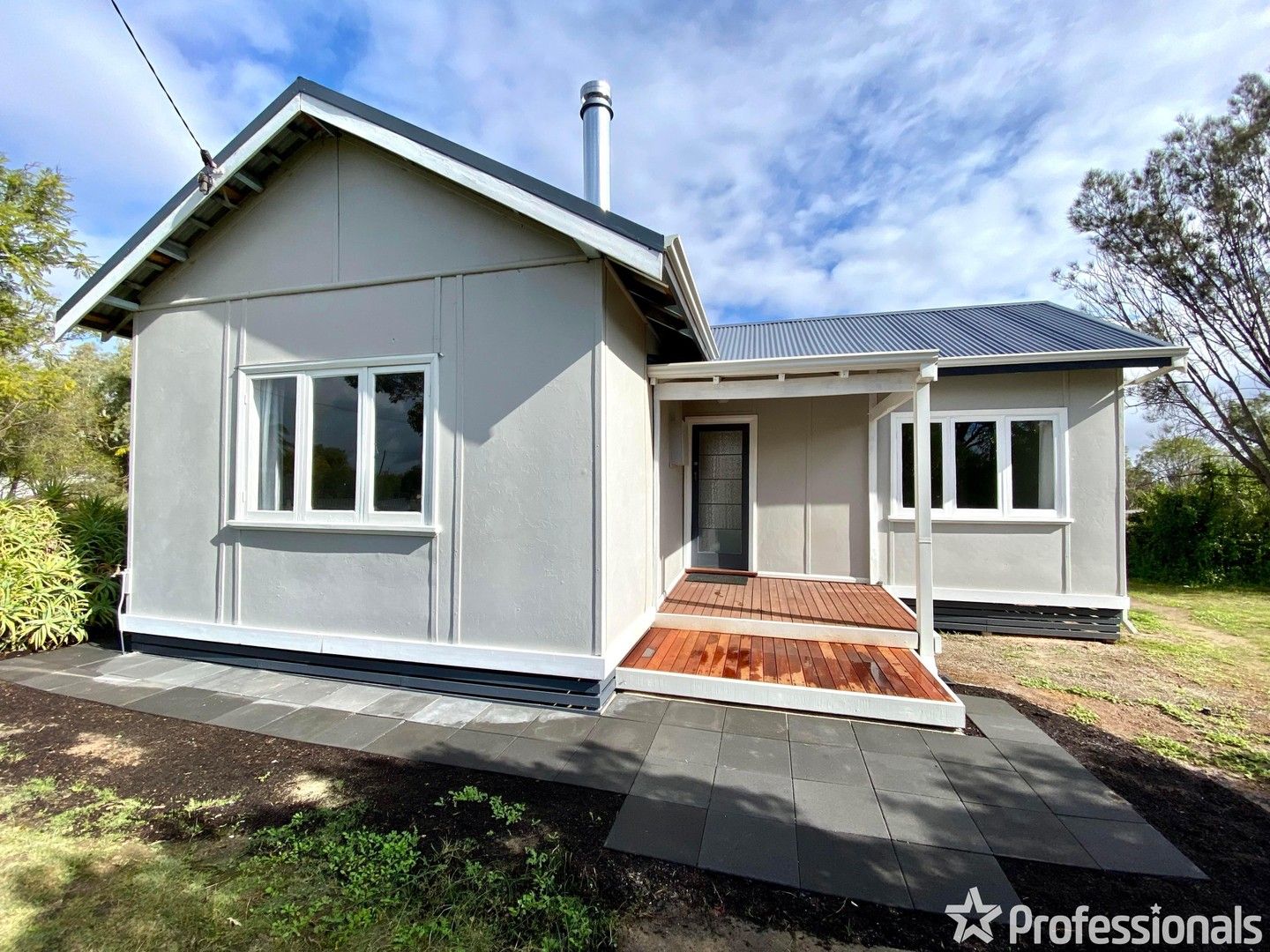 2 bedrooms House in 2 Solomon Street MECKERING WA, 6405