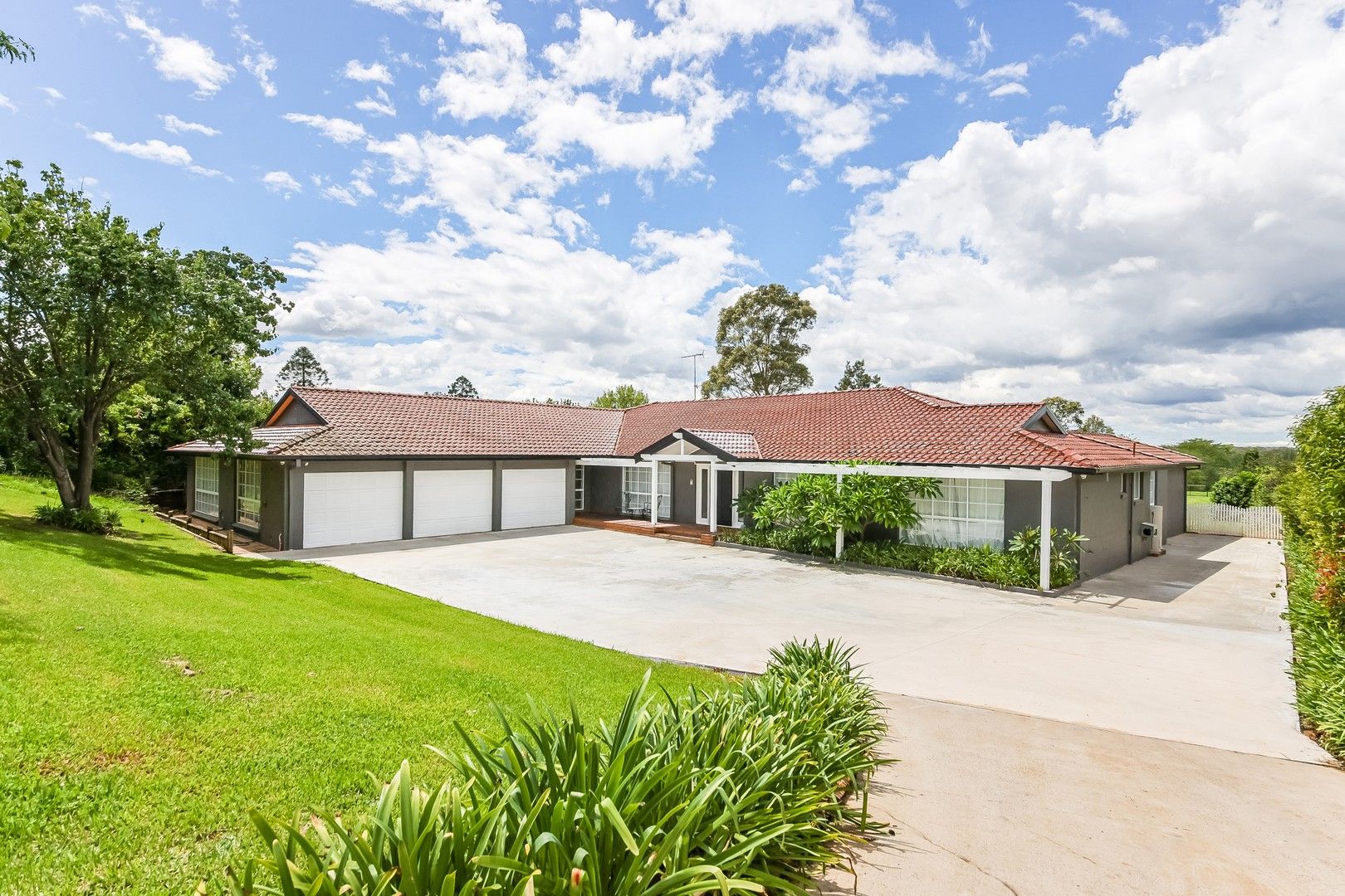 19 Caernarvon Close, Kirkham NSW 2570, Image 0