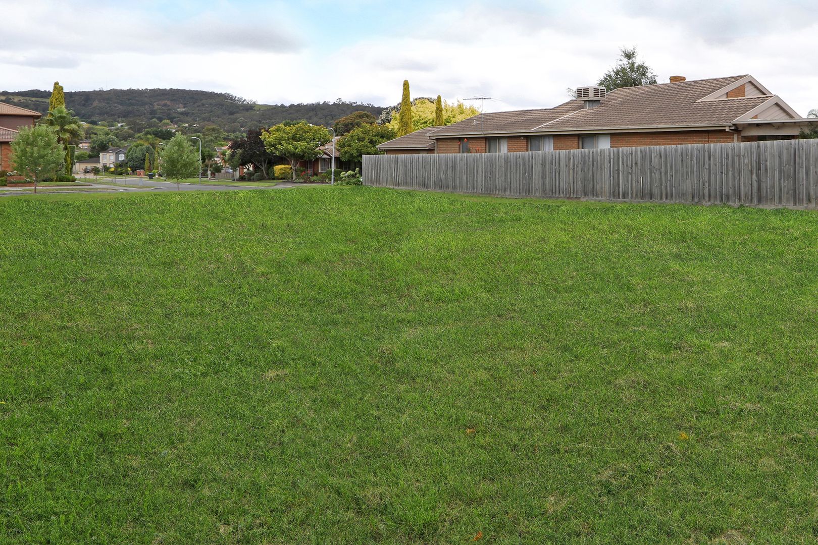 14 Woodside Drive, Rowville VIC 3178, Image 2