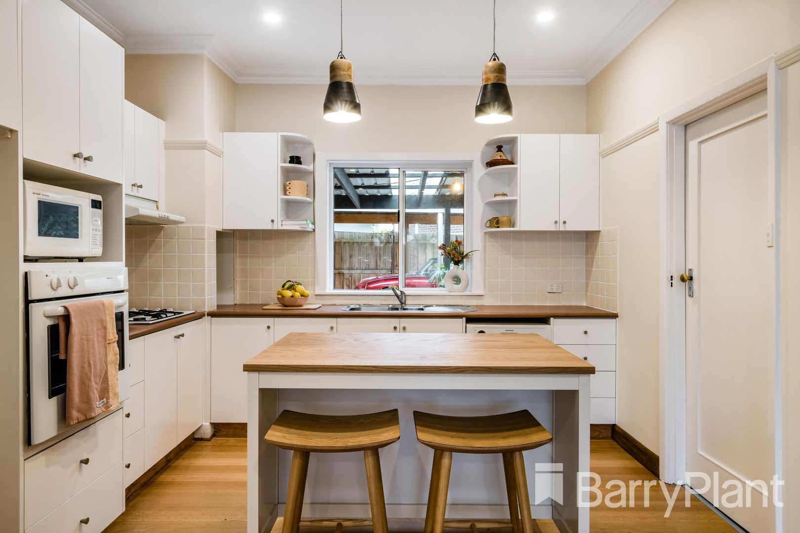 1/9 Churchill Avenue, Newtown VIC 3220, Image 2