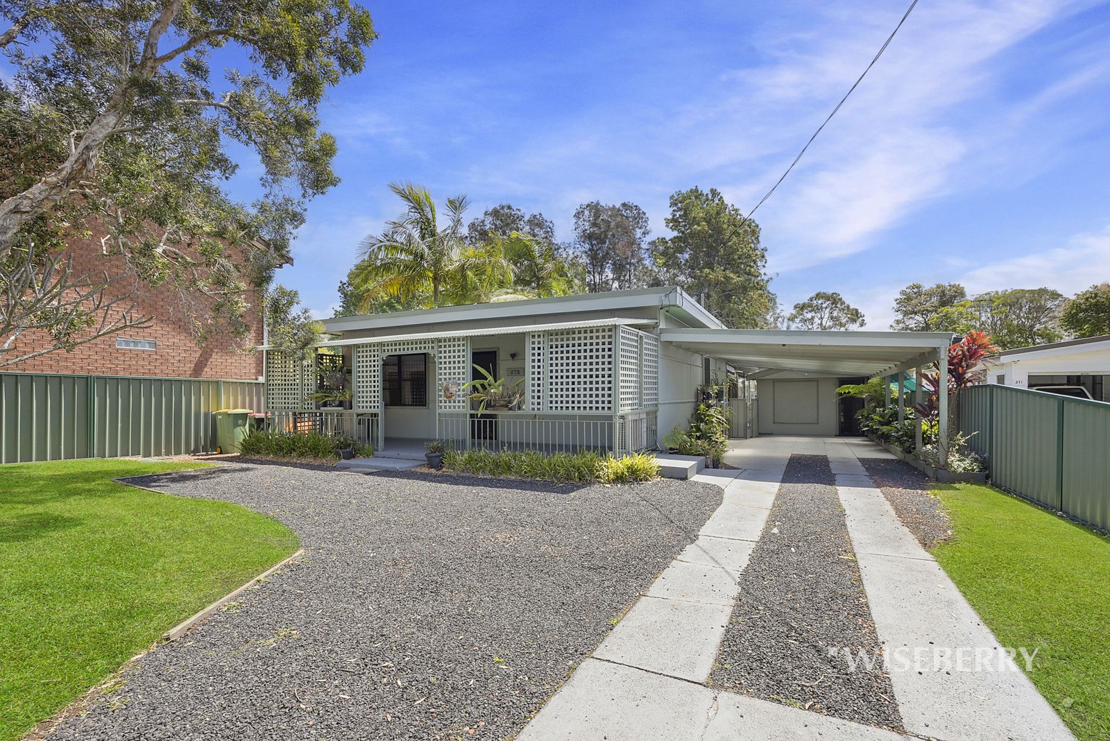 3 bedrooms House in 273 Tuggerawong Road TUGGERAWONG NSW, 2259