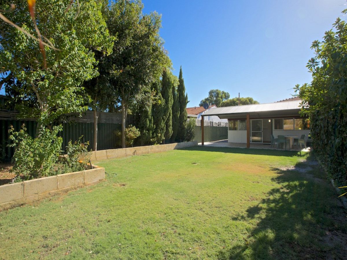 2 bedrooms Duplex in 28B Willow Road WOODLANDS WA, 6018