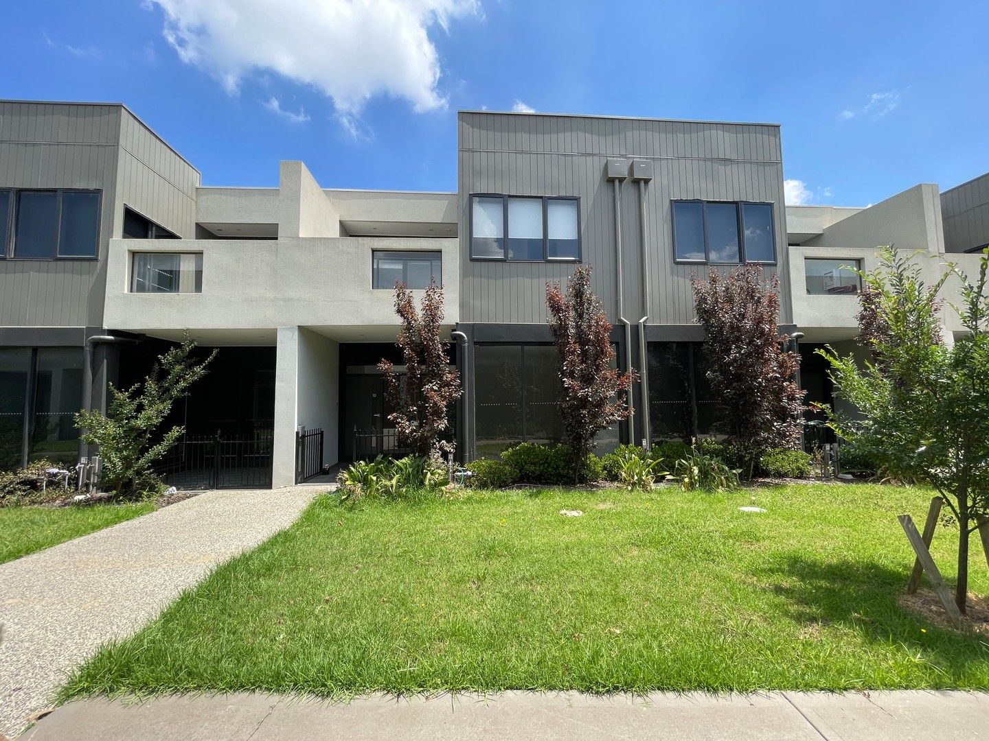 3 bedrooms Townhouse in 10 Push-Pea Way CRANBOURNE WEST VIC, 3977