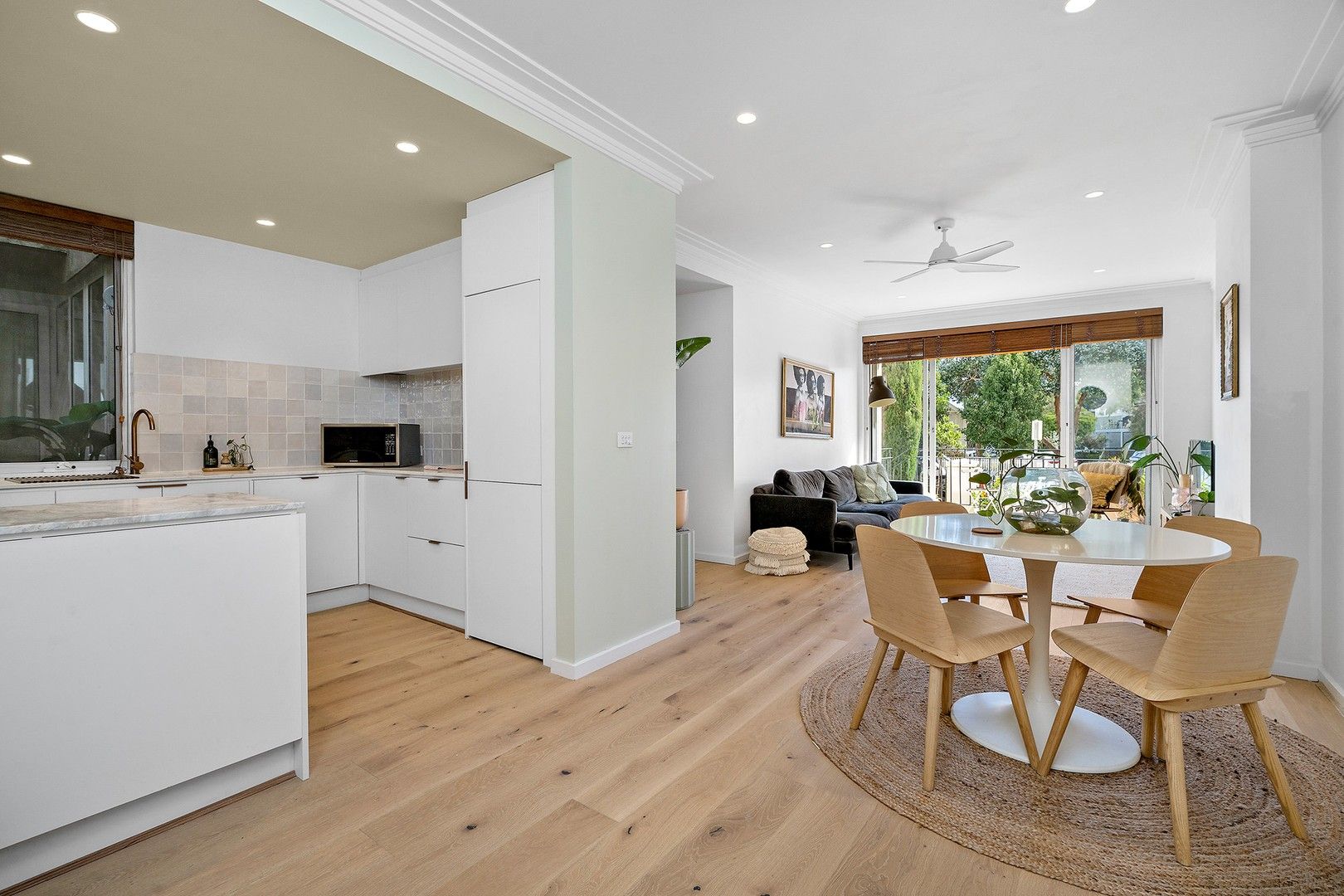 2 bedrooms Apartment / Unit / Flat in 27/56 Beach Road HAMPTON VIC, 3188