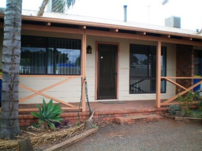 2 bedrooms Apartment / Unit / Flat in 2/5 President Street KALGOORLIE WA, 6430