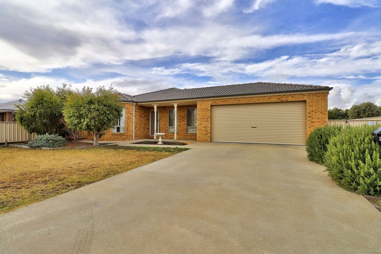 215 Hetherington Street, Deniliquin NSW 2710, Image 0