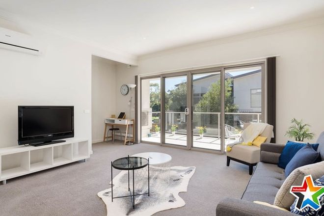 Picture of 9 Adriana Close, MOOROOLBARK VIC 3138