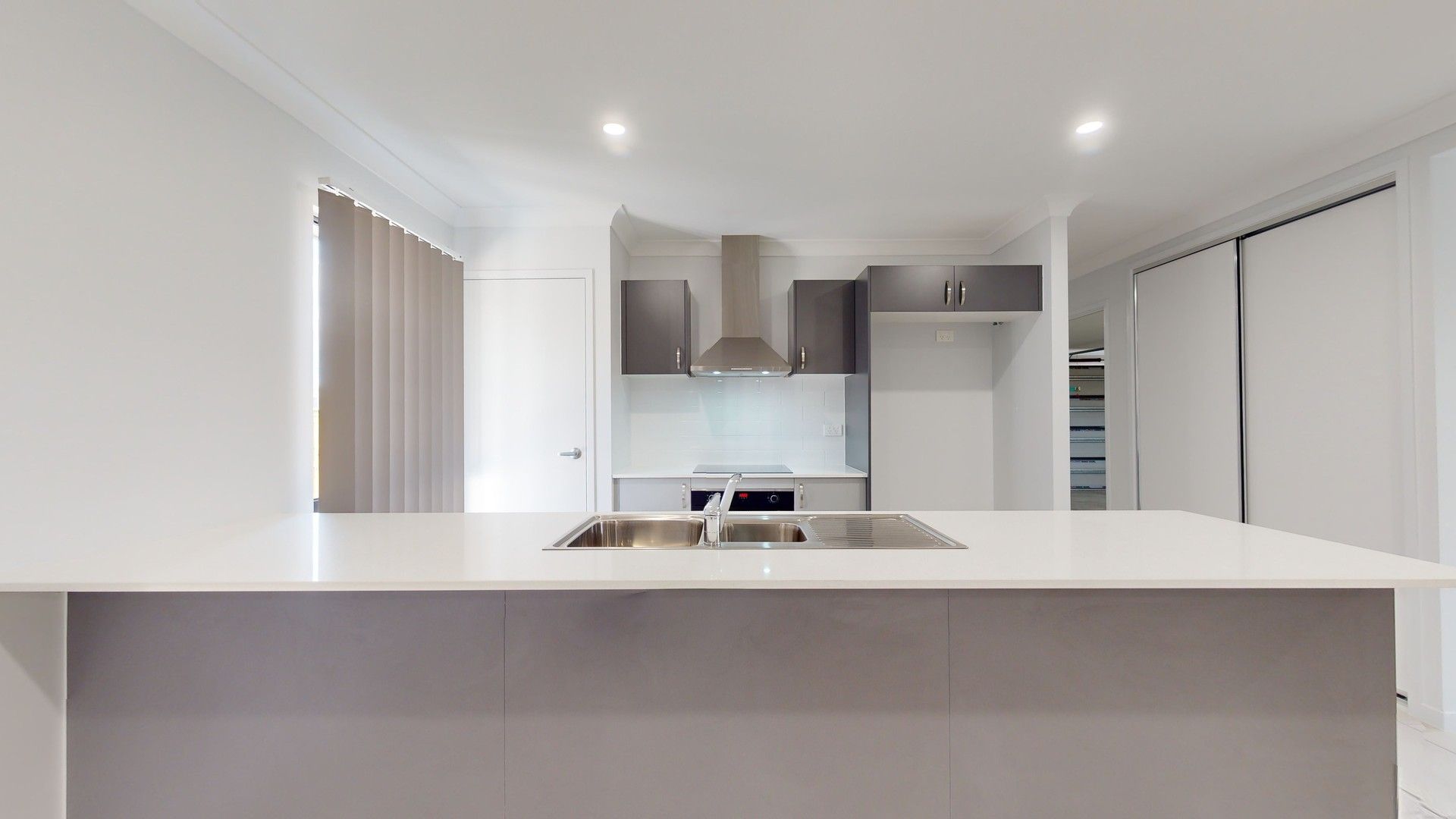 4 bedrooms House in 2 Summerset Drive MOUNT LOUISA QLD, 4814