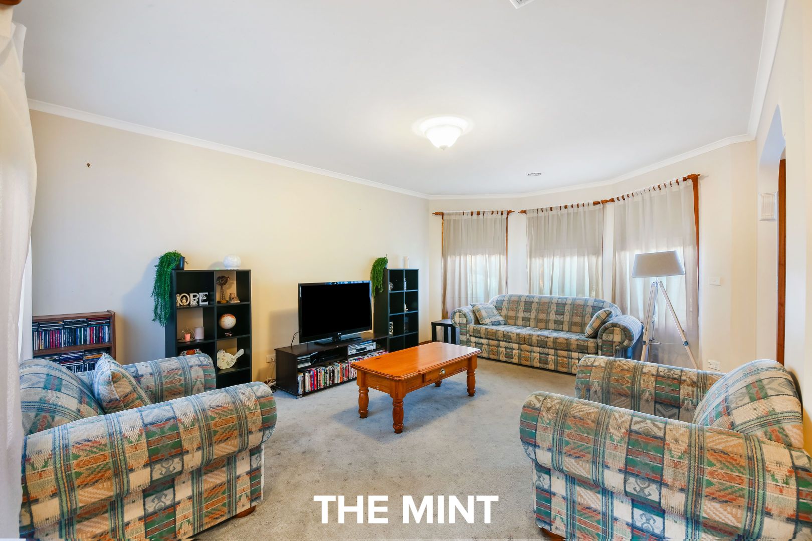 11 Mount Court, Mill Park VIC 3082, Image 2