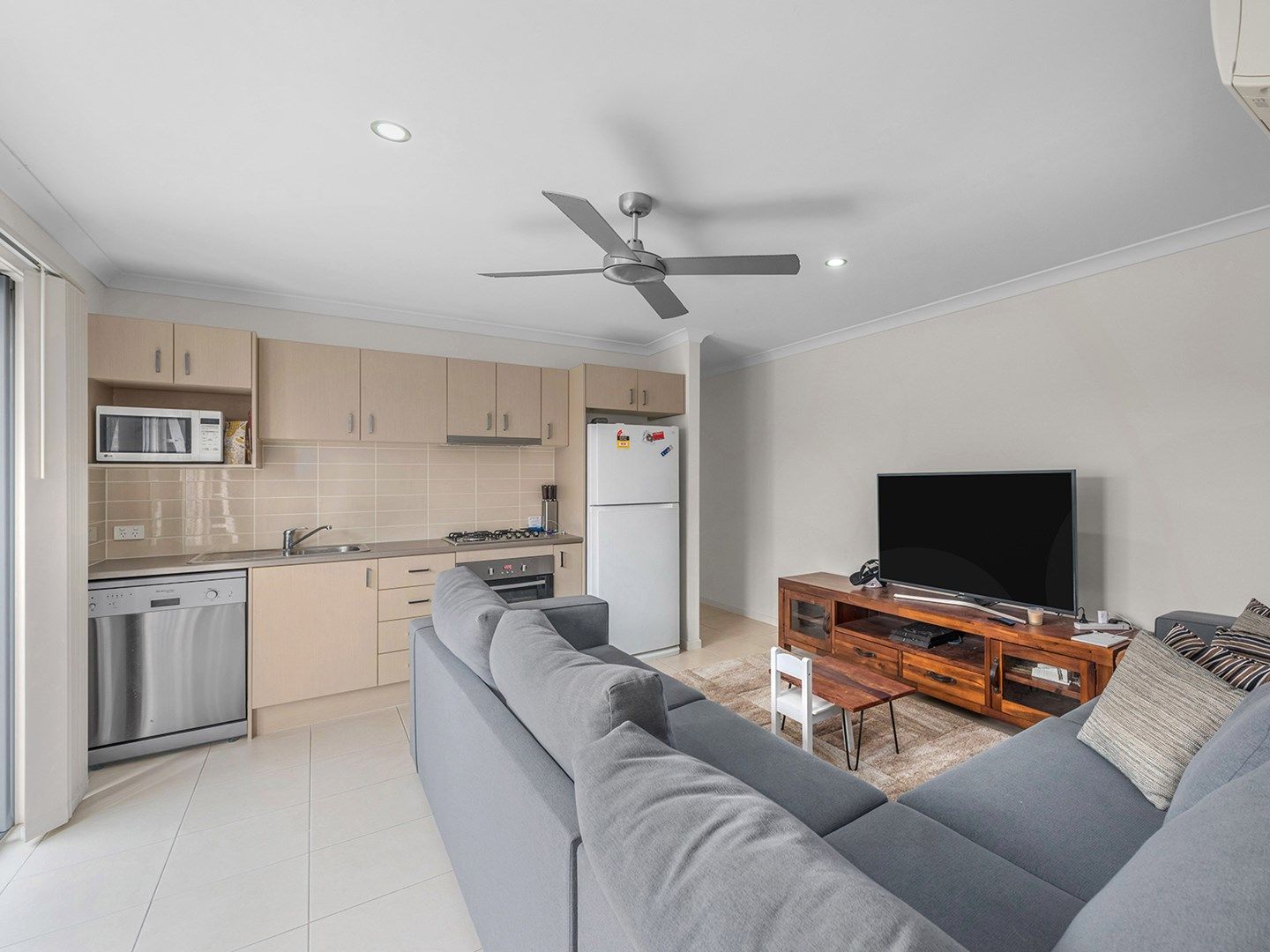 2 bedrooms Townhouse in 2/9 Empire Street LAWNTON QLD, 4501