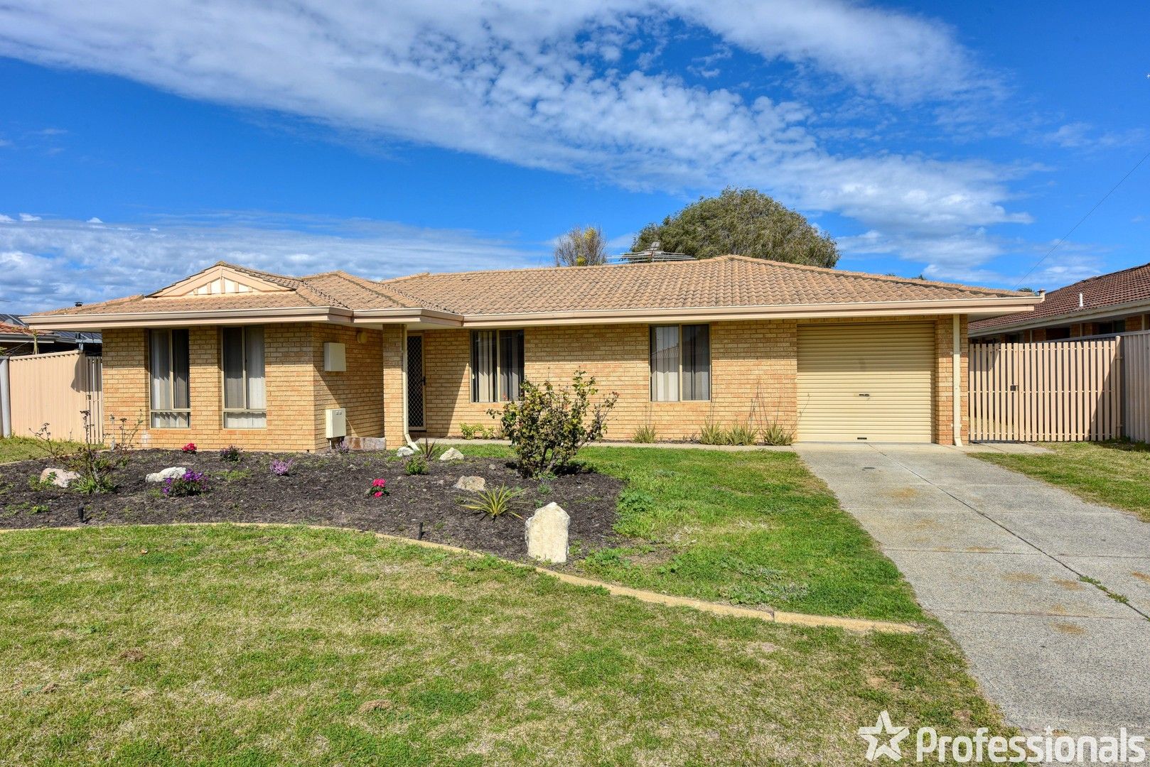 3 bedrooms House in 3 Spinnaker Close WAIKIKI WA, 6169