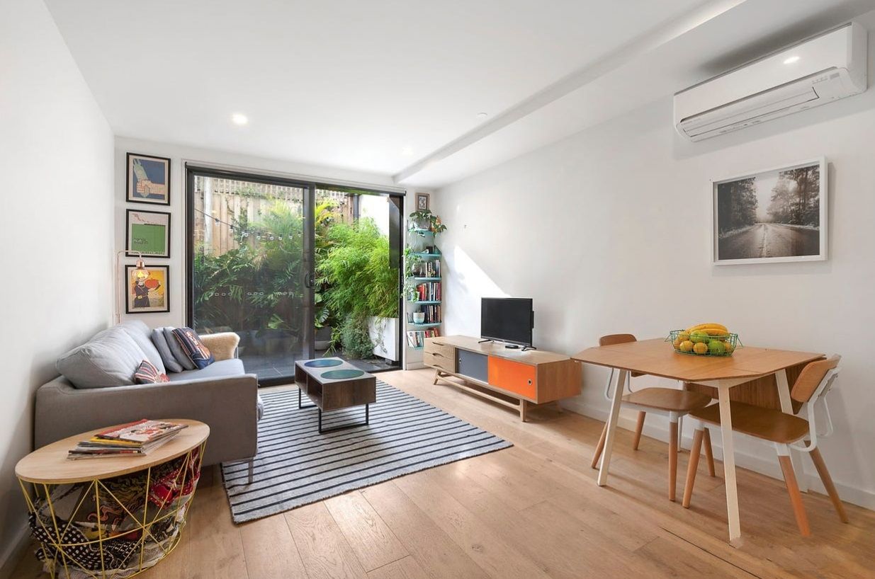 2 bedrooms Apartment / Unit / Flat in 4/3 Raglan Street ST KILDA EAST VIC, 3183