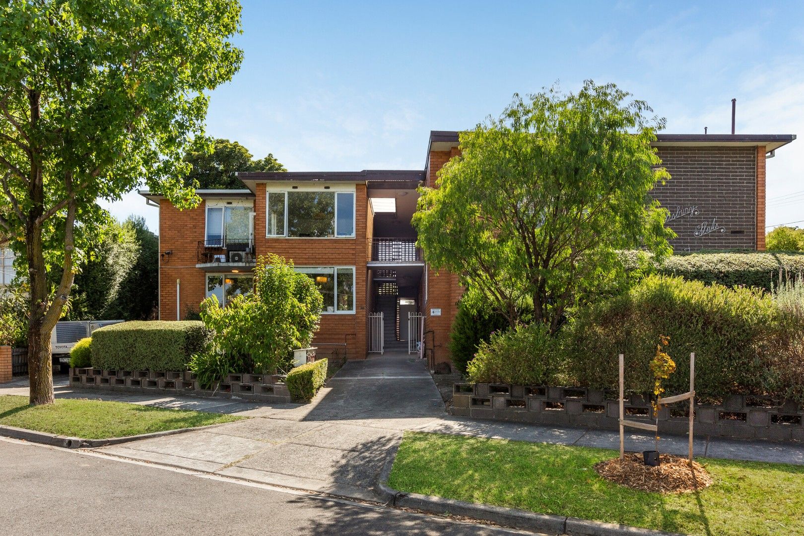 3/2 Salisbury Avenue, Ivanhoe VIC 3079, Image 2