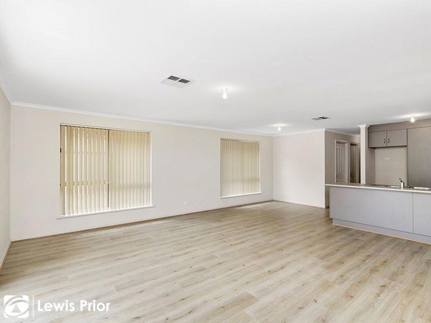 3 bedrooms House in 15 Powers Avenue MORPHETT VALE SA, 5162