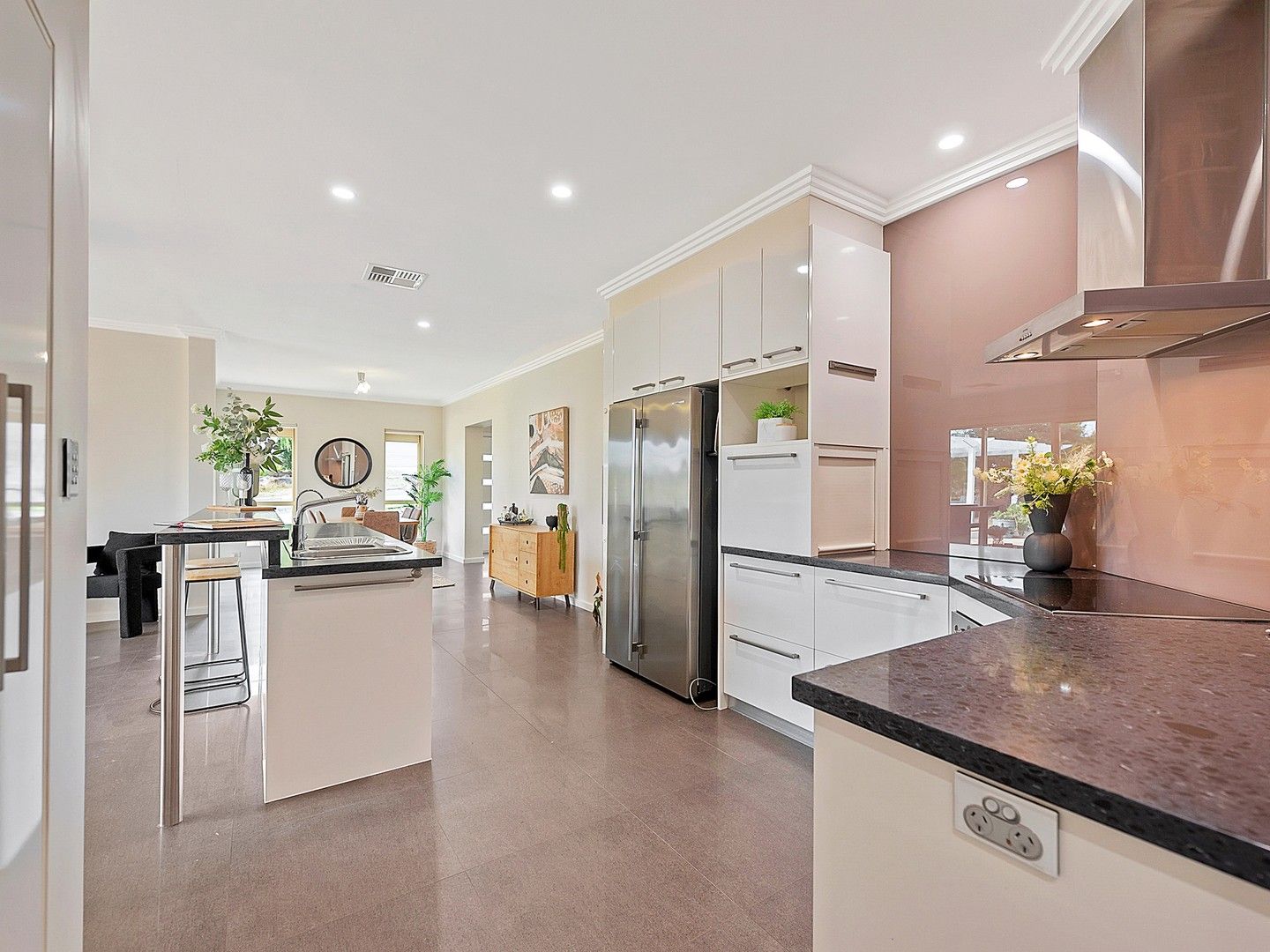 5 bedrooms House in 2 Snowy Drive VALLEY VIEW SA, 5093