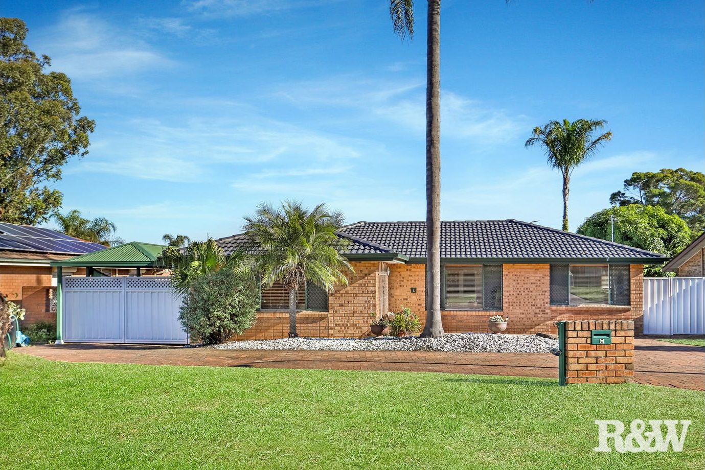 4 bedrooms House in 6 Olliver Crescent ST CLAIR NSW, 2759
