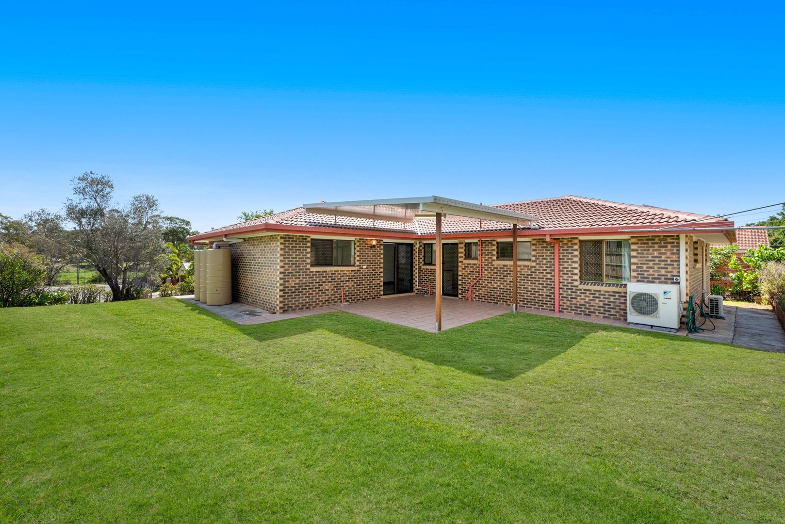 22 Urquhart Street, Carindale QLD 4152, Image 2