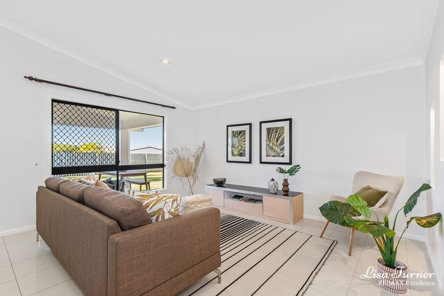 21 Donostia Crescent, Bushland Beach QLD 4818, Image 1