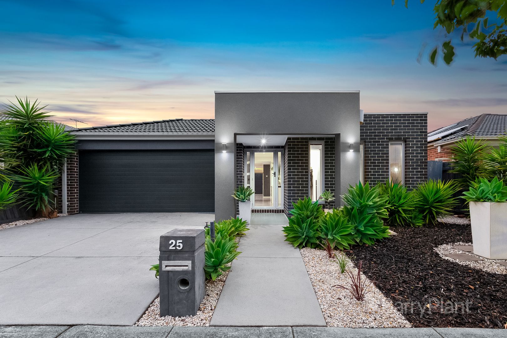 25 Synergy Court, Taylors Hill VIC 3037