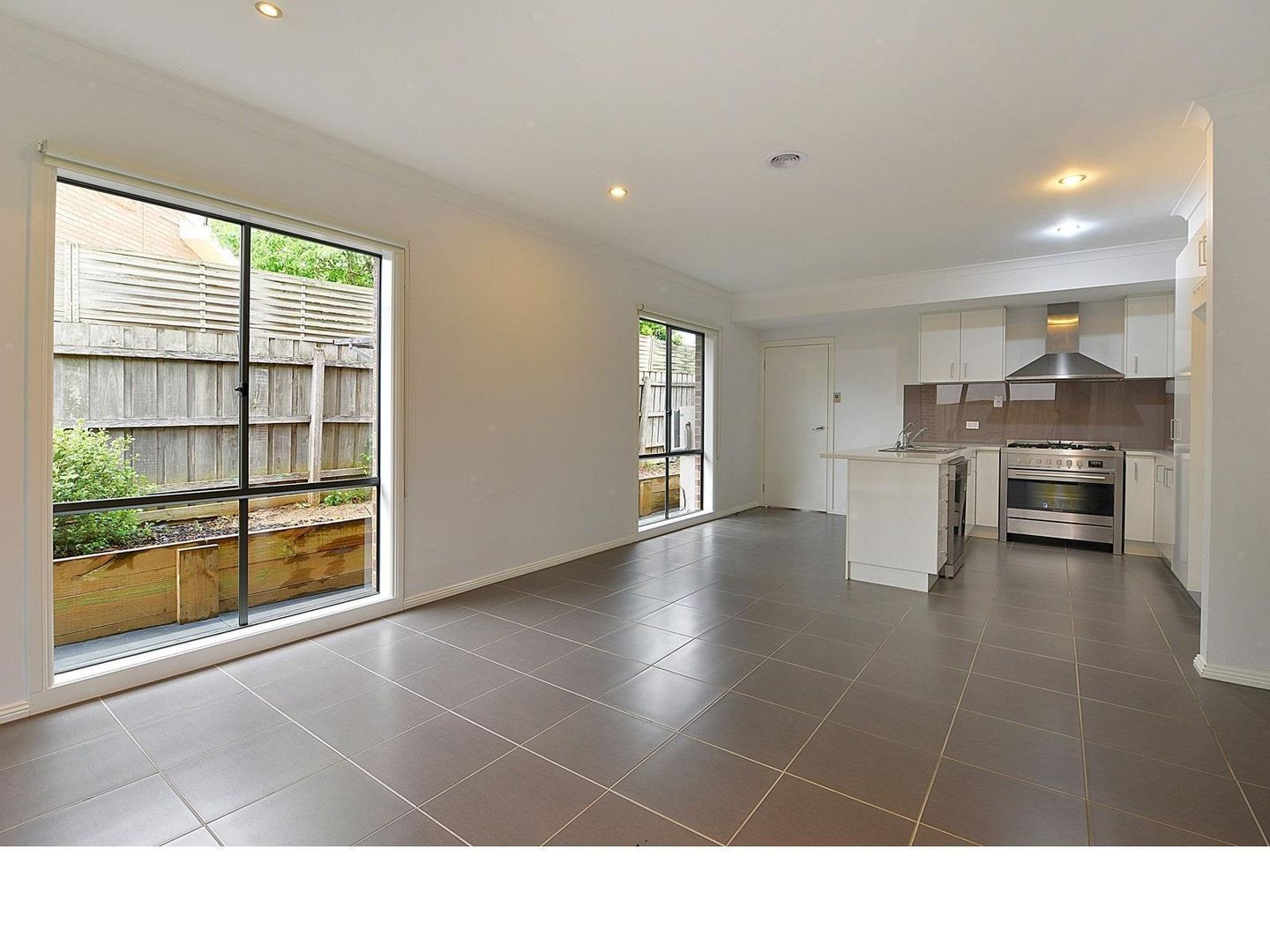 2/33 Second Avenue, Box Hill North VIC 3129, Image 2