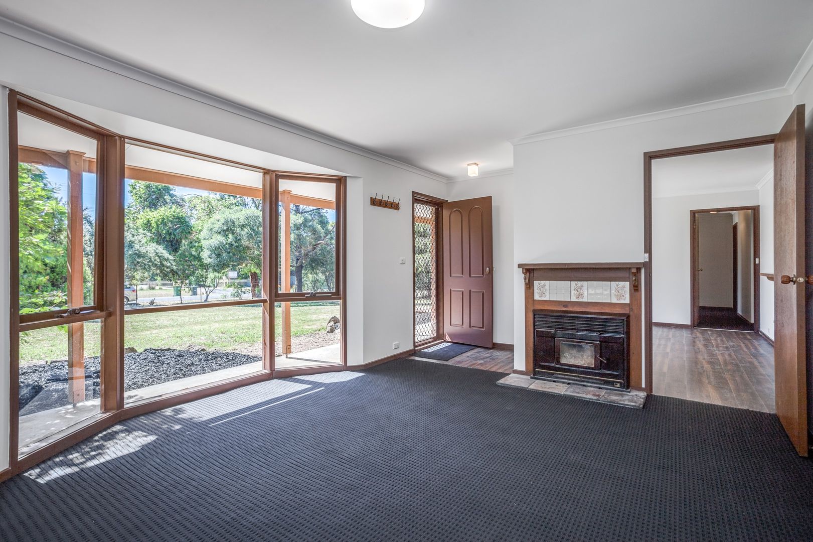 34 Metcalfe Drive, Romsey VIC 3434, Image 2