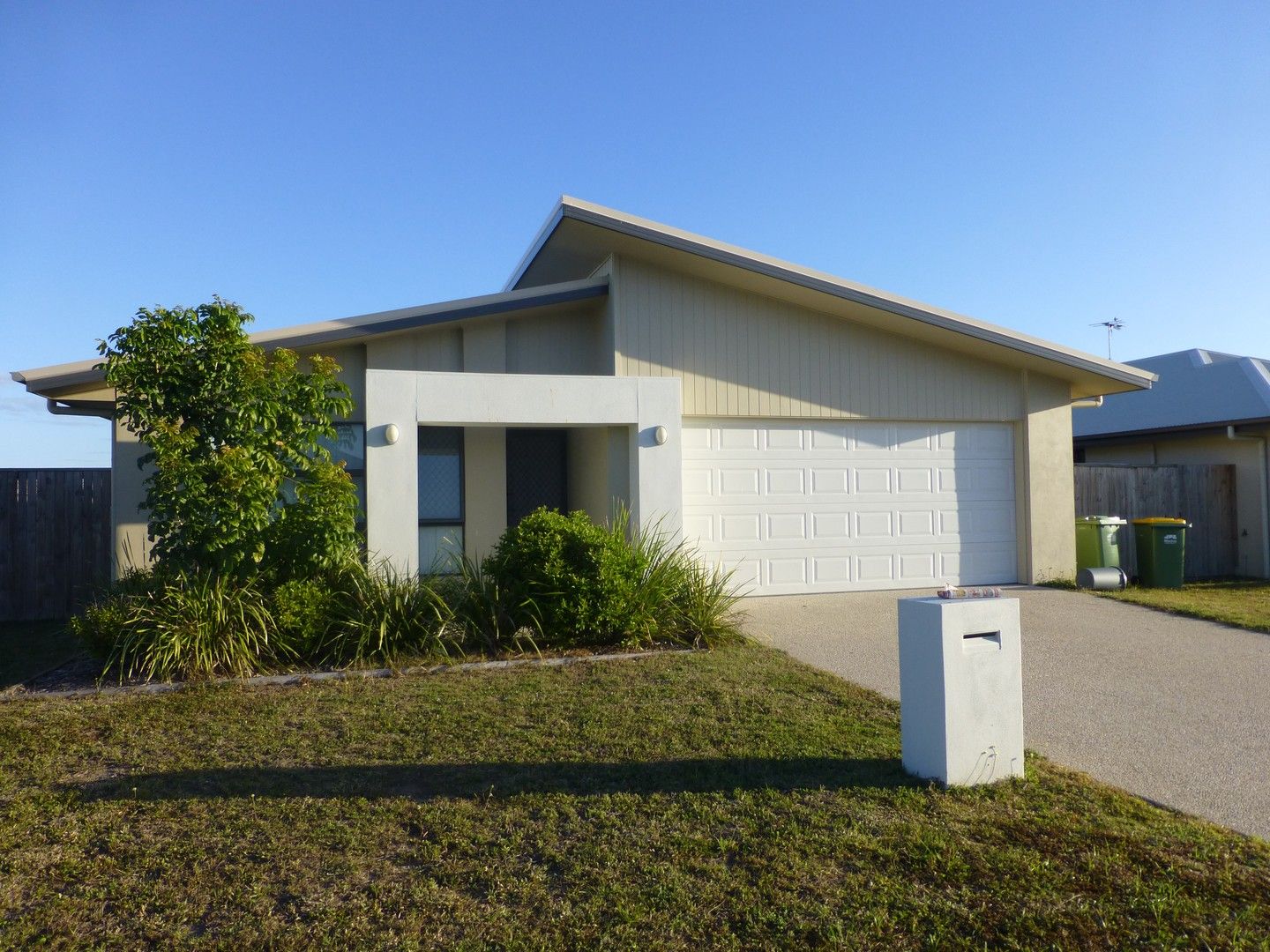 4 bedrooms House in 41 Galleon Circuit SHOAL POINT QLD, 4750