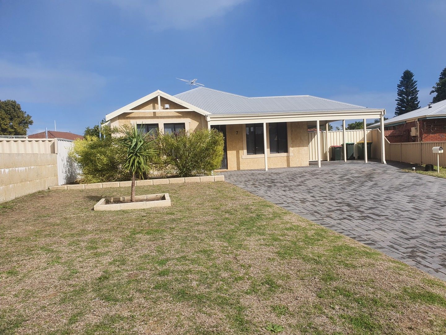 4 bedrooms House in 7 Batavia Court PORT KENNEDY WA, 6172