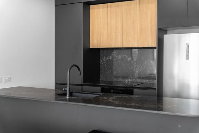 24/14 Elizabeth Avenue Broadbeach 4218 - Image 5