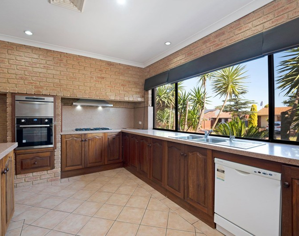 4 Waltham Court, Bateman WA 6150