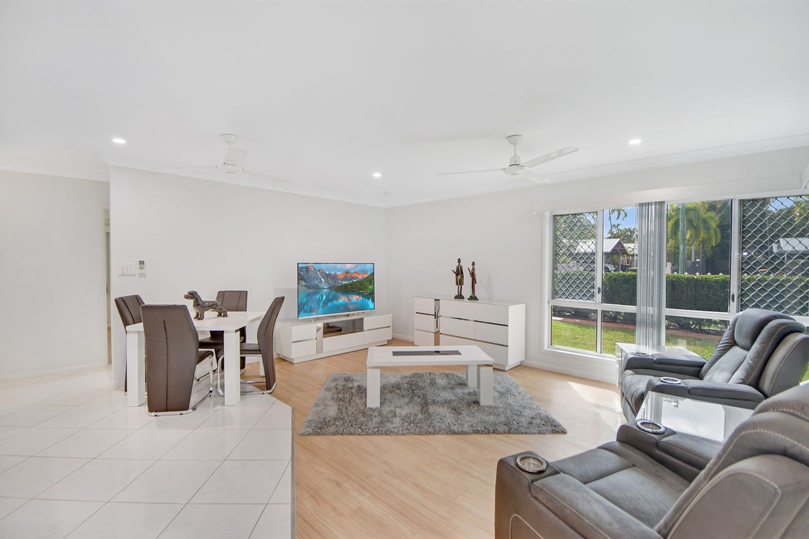 Unit 1/58-62 Ninth Ave, Railway Estate QLD 4810, Image 2