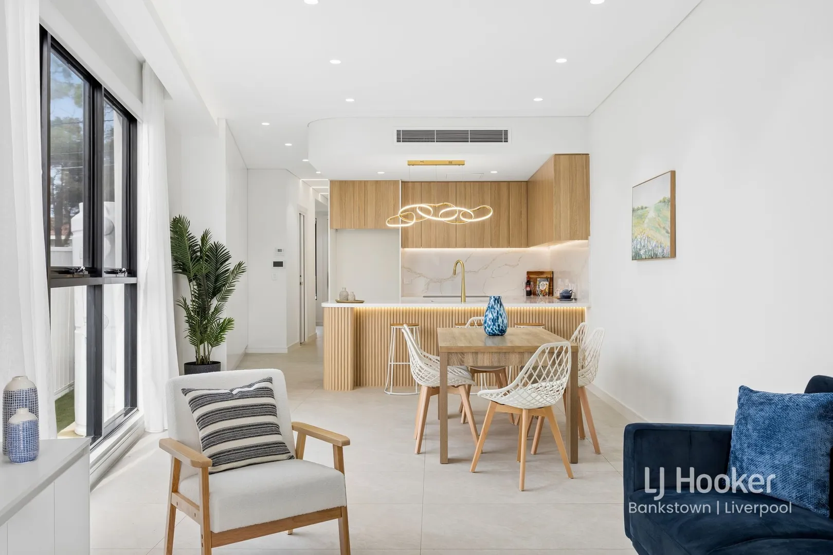 Brand New Architectural Residence with Premium Finishes & Effortless Family Living – pohled 5