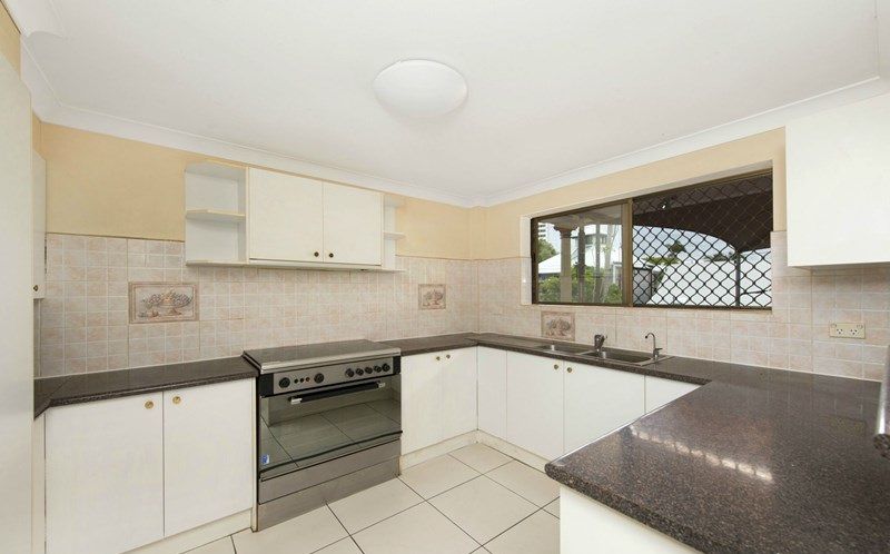 36 Rosa, Spring Hill QLD 4000, Image 2