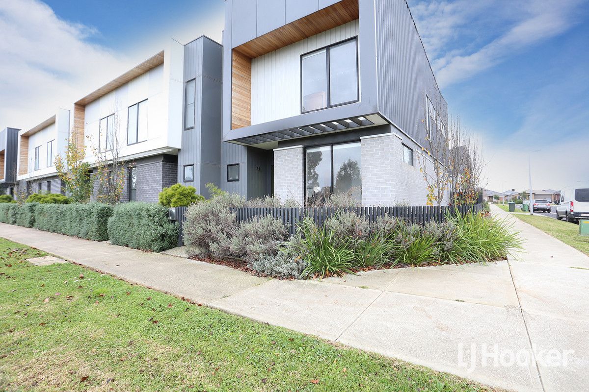 4 bedrooms House in 42 Umbrella Way POINT COOK VIC, 3030