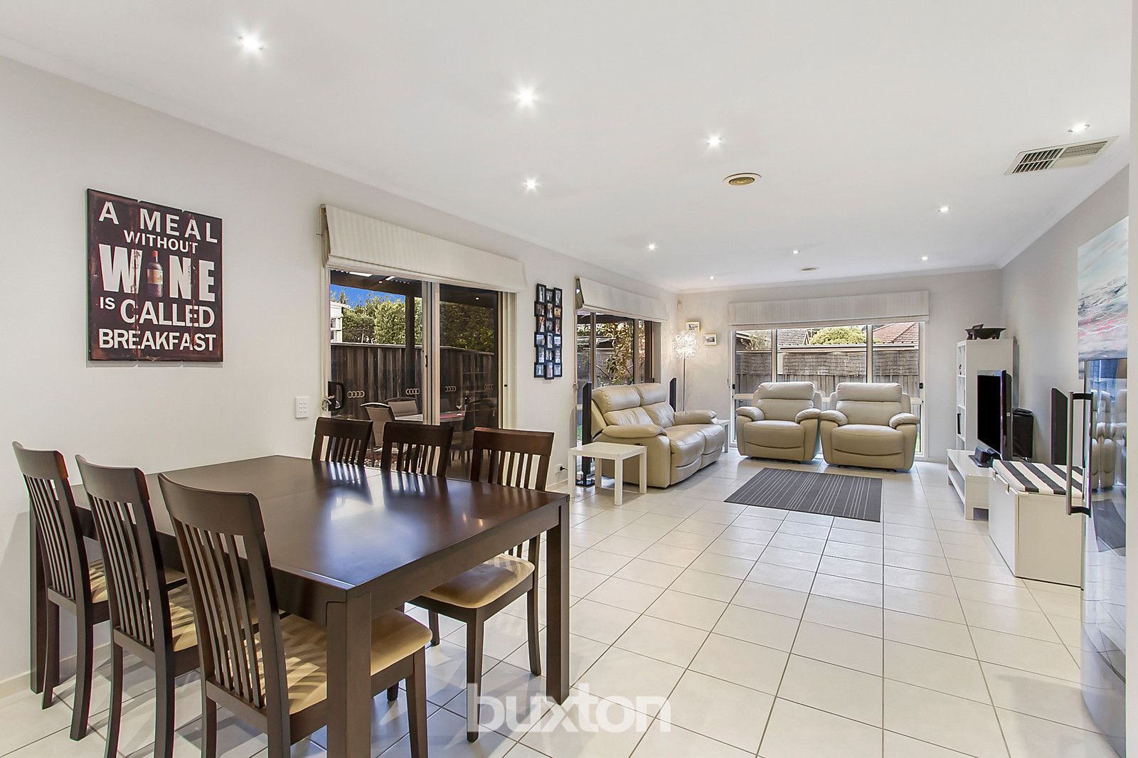 25 Kingsland Close, Dingley Village VIC 3172, Image 2